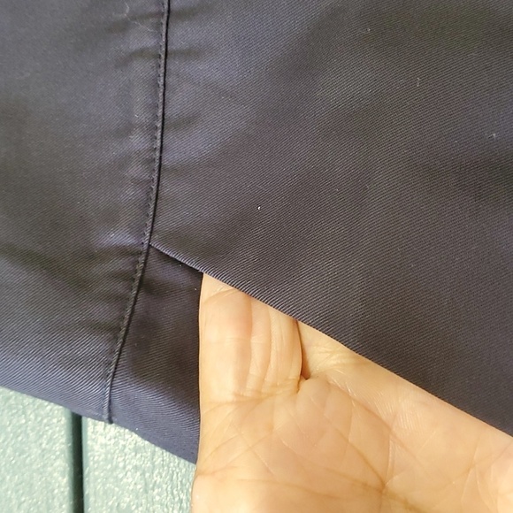 ANN TAYLOR. black skirt, 2 front pockets. Back zipper. Size 10.‎ good used cond. - Picture 3 of 9